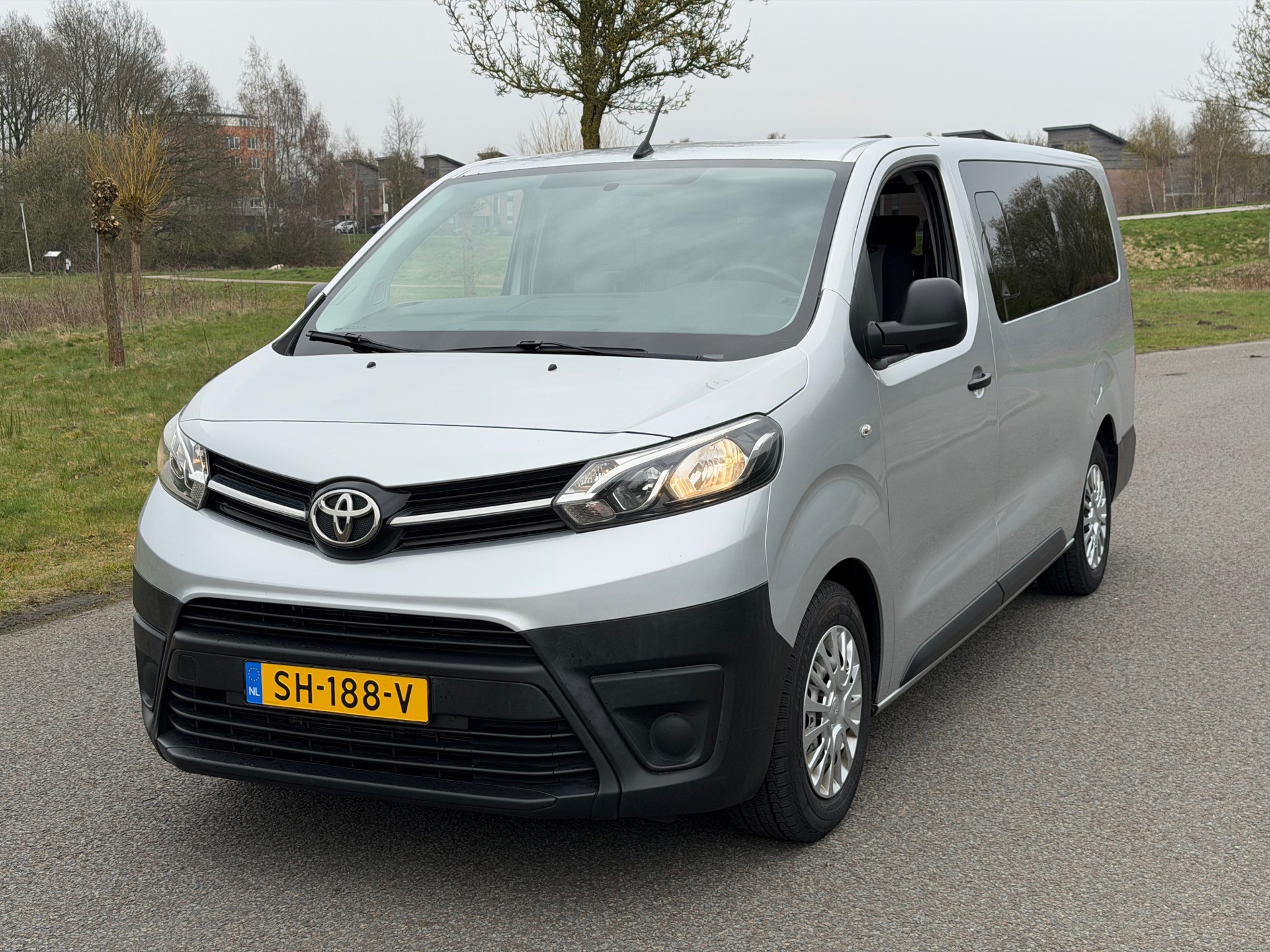 Toyota PROACE Shuttle 1.6 D-4D Cool Comfort Long 9 persoons | pano | Airco | Cruise | Radio | EX BTW | BPM Vrij foto 2