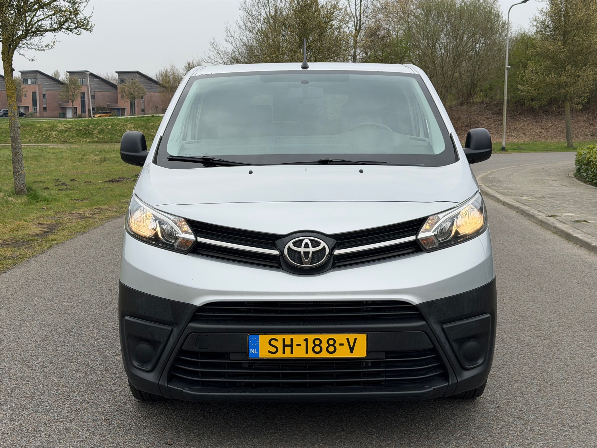 Toyota PROACE Shuttle 1.6 D-4D Cool Comfort Long 9 persoons | pano | Airco | Cruise | Radio | EX BTW | BPM Vrij foto 3