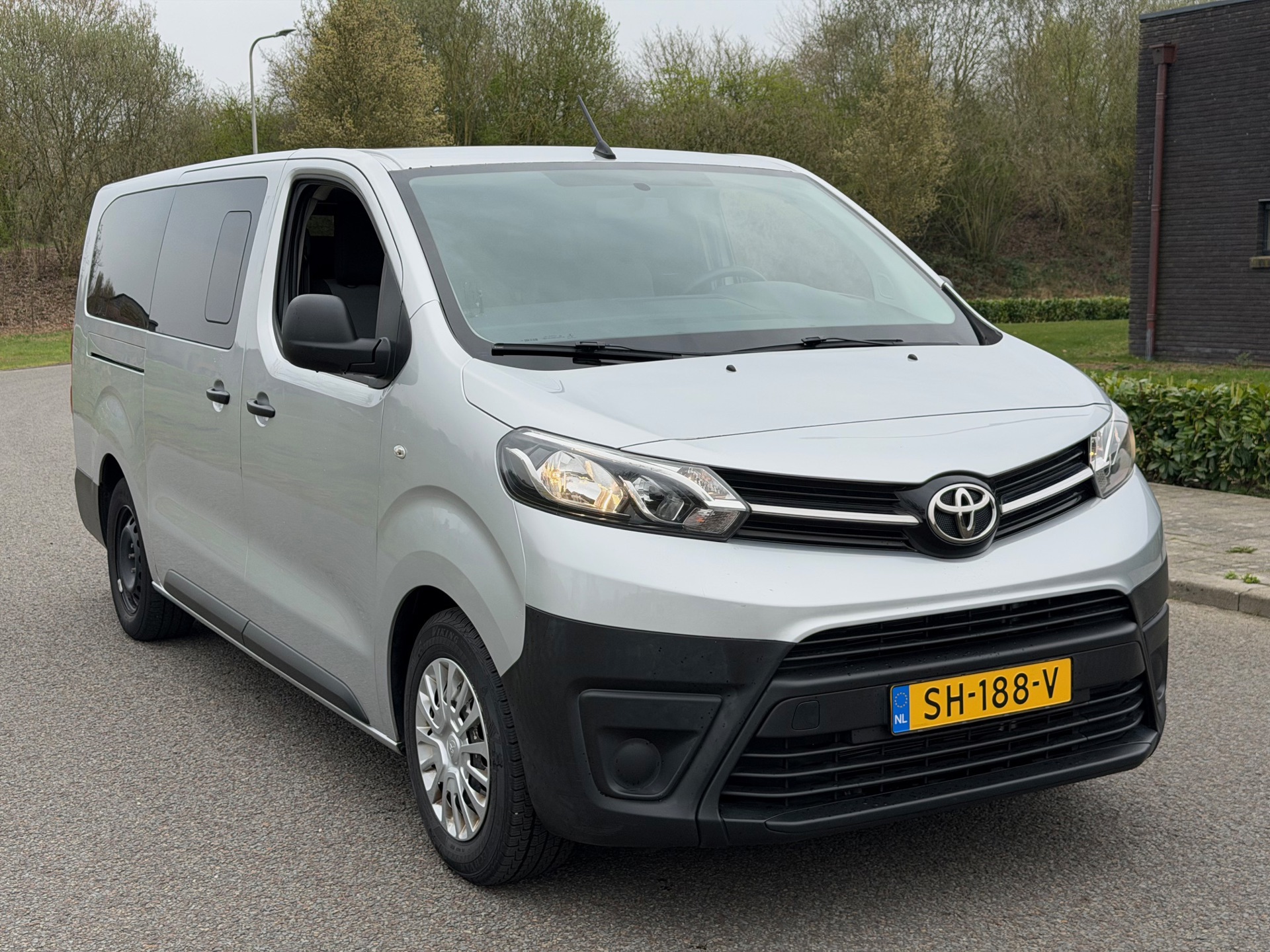 Toyota PROACE Shuttle 1.6 D-4D Cool Comfort Long 9 persoons | pano | Airco | Cruise | Radio | EX BTW | BPM Vrij foto 4