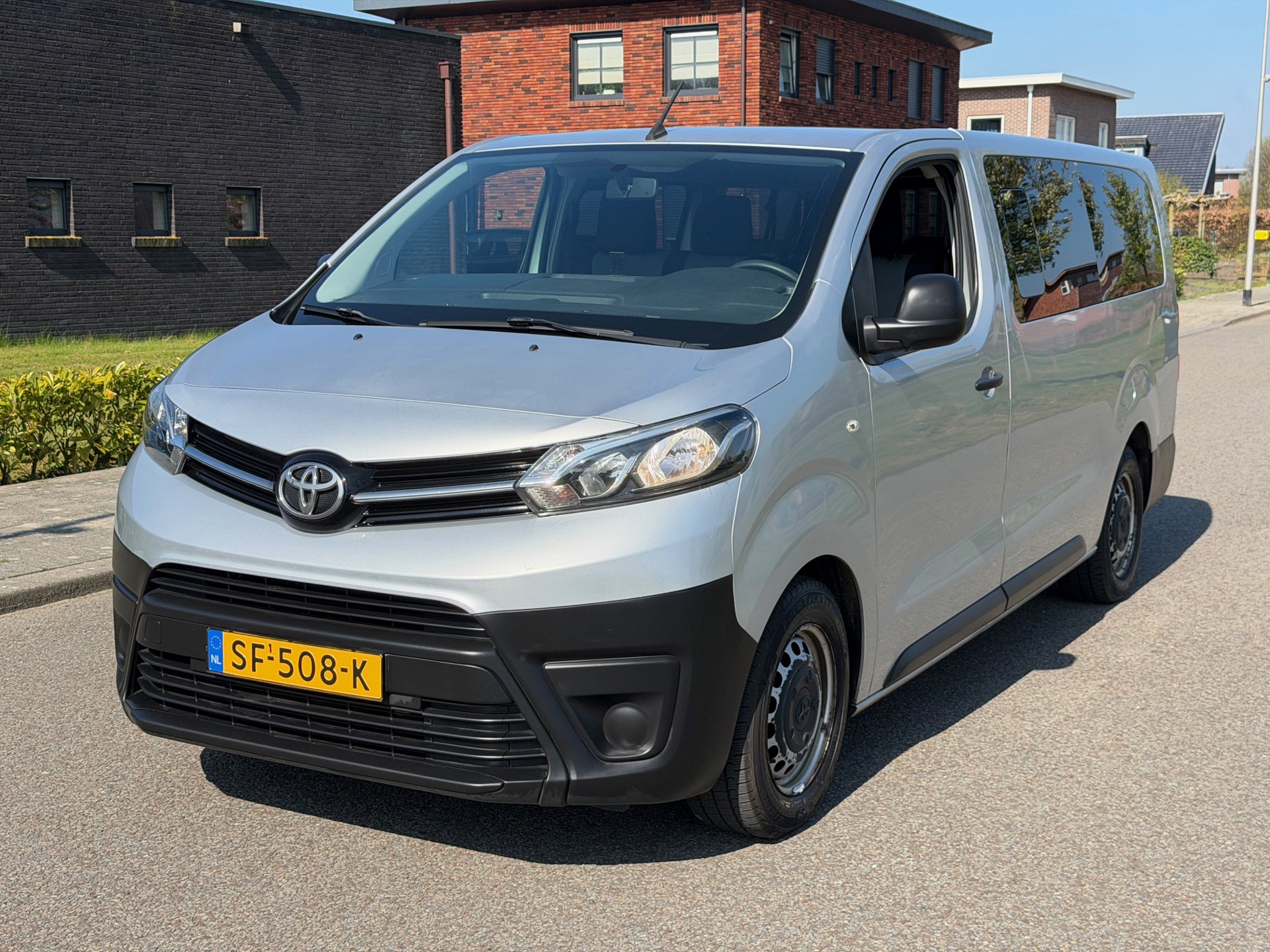 Toyota PROACE Shuttle 1.6 D-4D Cool Comfort Long 9 persoons | pano | Airco | Cruise | Radio | EX BTW | BPM Vrij foto 2