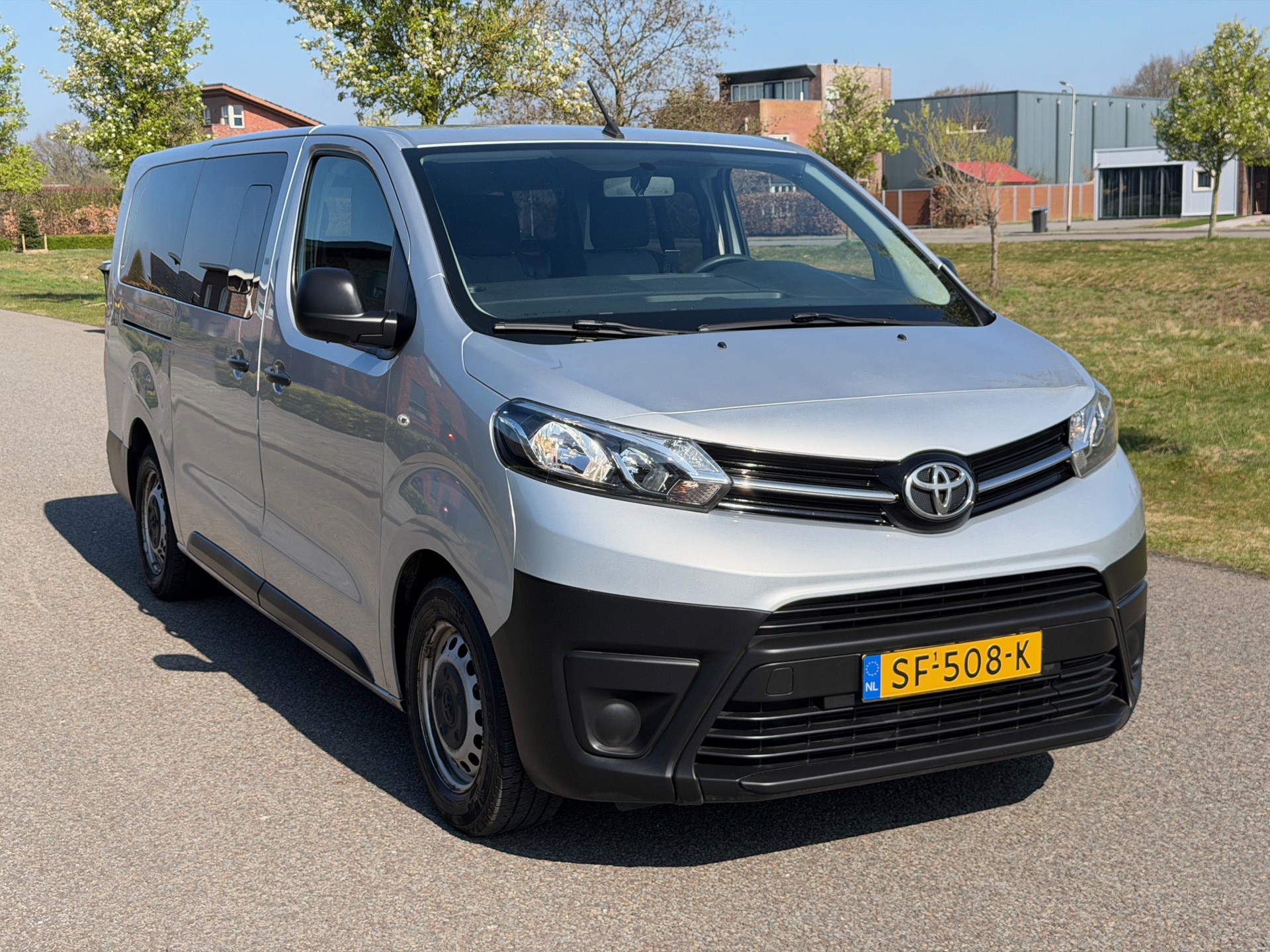 Toyota PROACE Shuttle 1.6 D-4D Cool Comfort Long 9 persoons | pano | Airco | Cruise | Radio | EX BTW | BPM Vrij foto 4