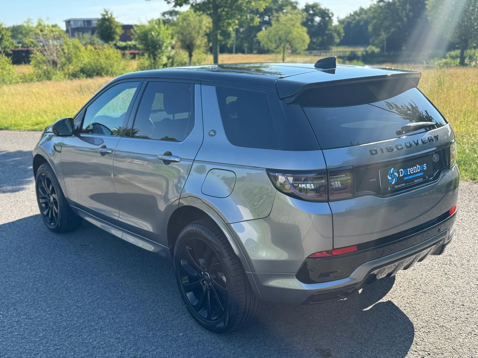 Land Rover Discovery Sport P300e 1.5 R-Dynamic SE | Memory seats | Apple carplay | Lichtmetalen-Velgen | Achteruitrijcamera | foto 3