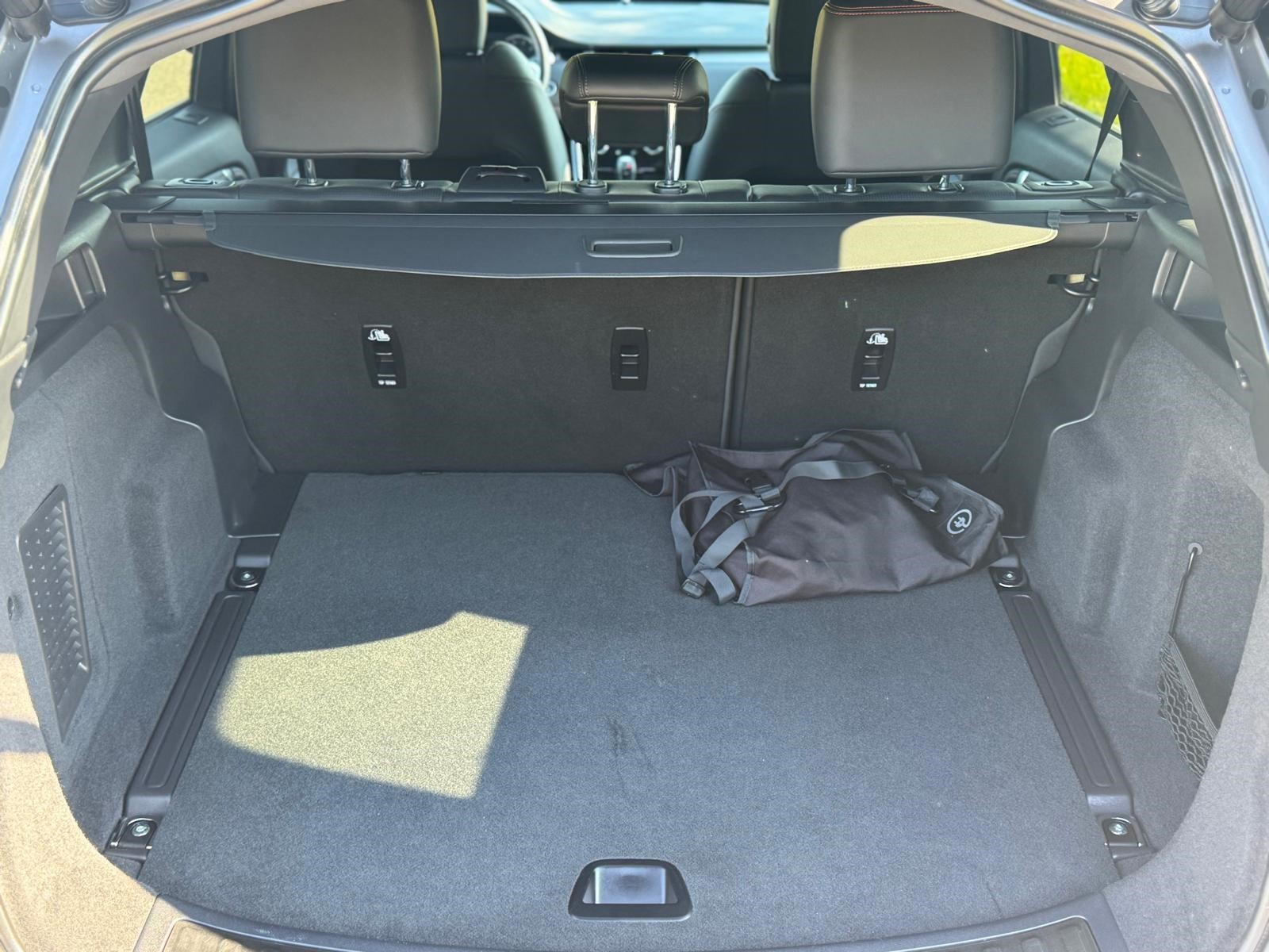 Land Rover Discovery Sport P300e 1.5 R-Dynamic SE | Memory seats | Apple carplay | Lichtmetalen-Velgen | Achteruitrijcamera |