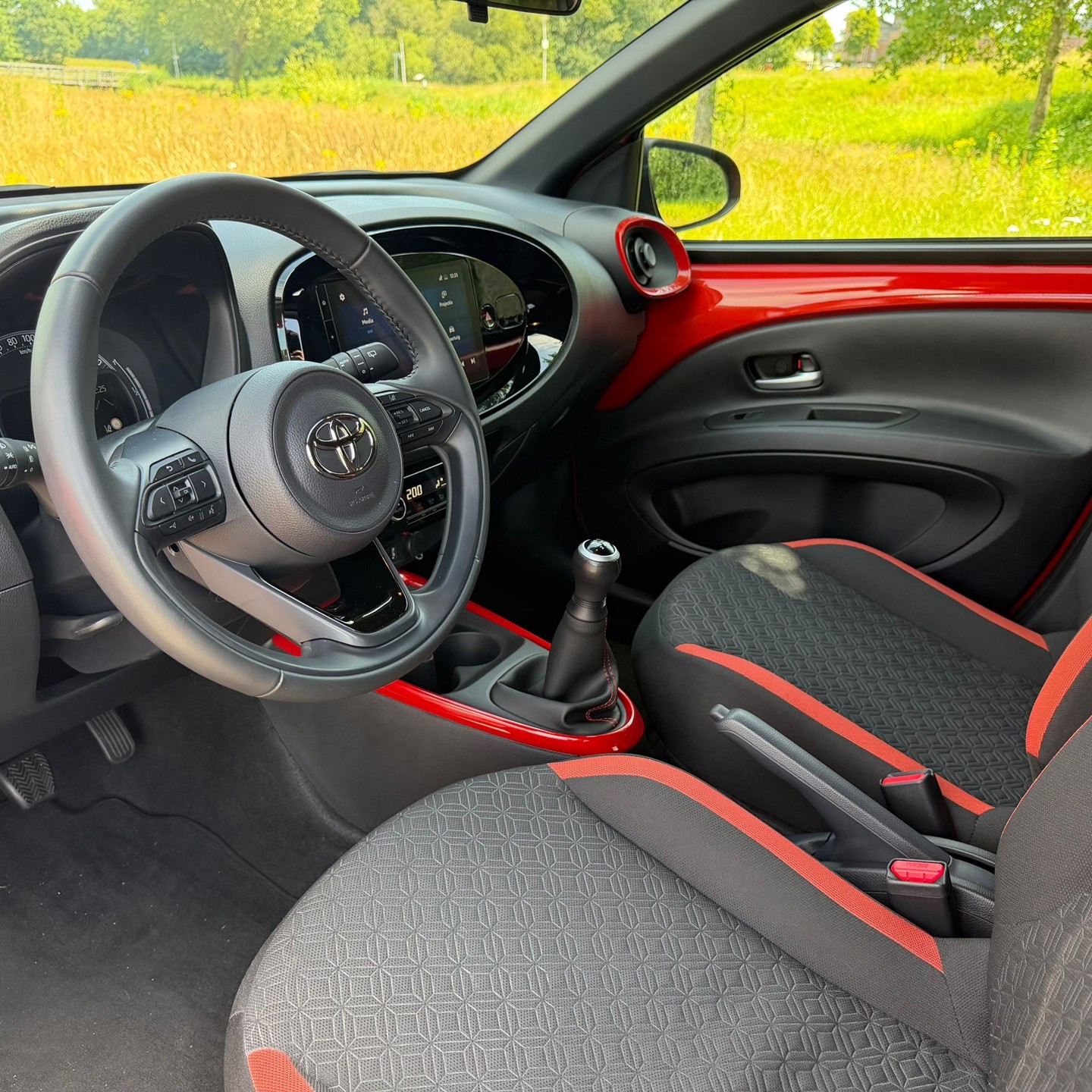 Toyota Aygo X 1.0 VVT-i MT Envy | Stoelverwarming | Achteruitrijcamera | Lichtmetalen-Velgen | Cruise control | Apple Carplay | foto 2