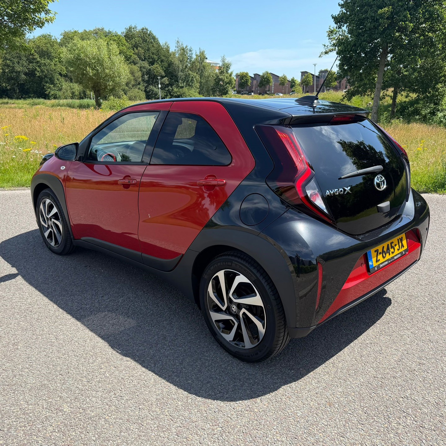 Toyota Aygo X 1.0 VVT-i MT Envy | Stoelverwarming | Achteruitrijcamera | Lichtmetalen-Velgen | Cruise control | Apple Carplay | foto 3