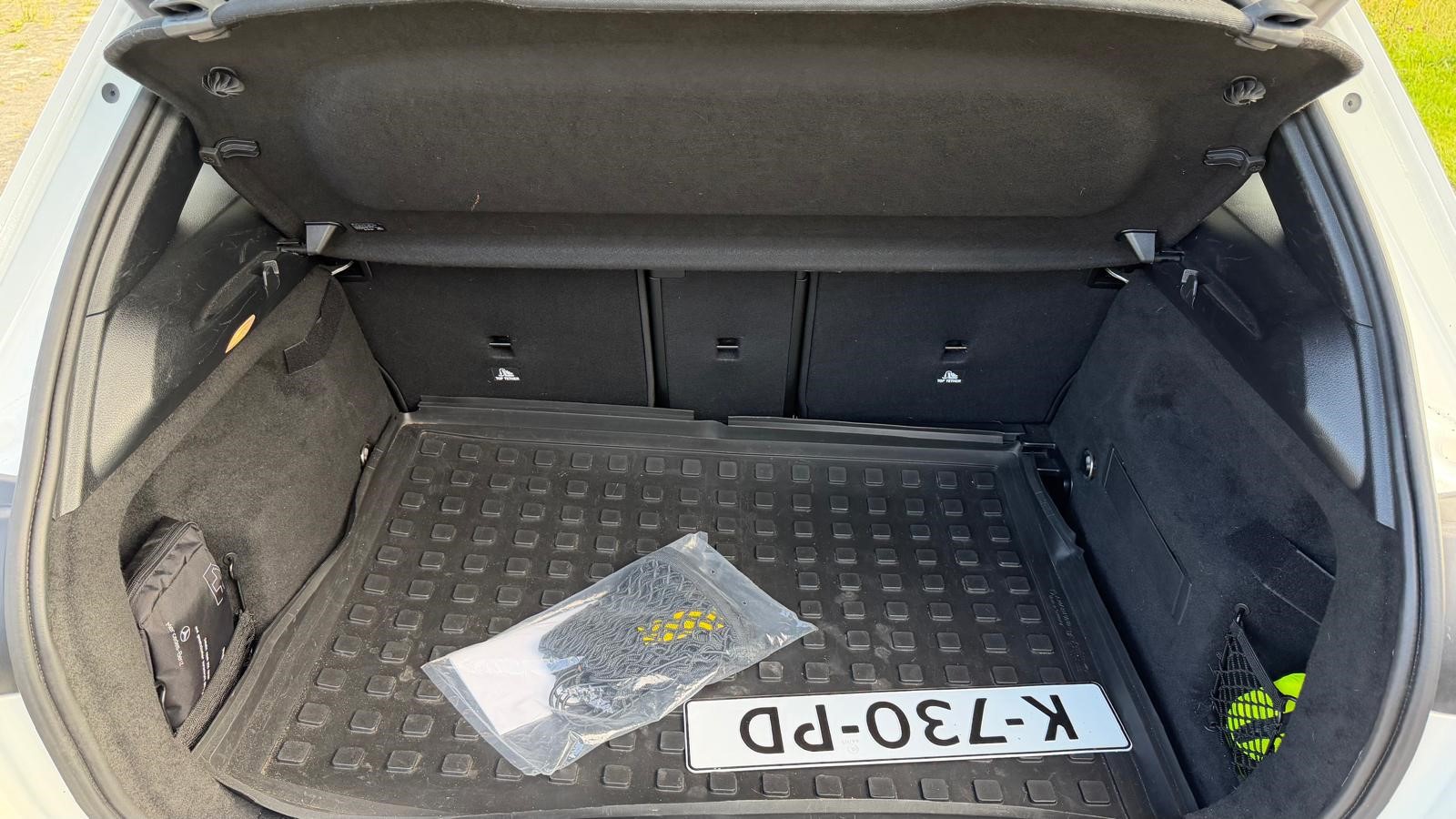 Mercedes-Benz B-klasse 200 Business Solution AMG | AUTOMAAT | Stoelverwarming | Panorama dak | Achteruitrijcamera | Trekhaak |