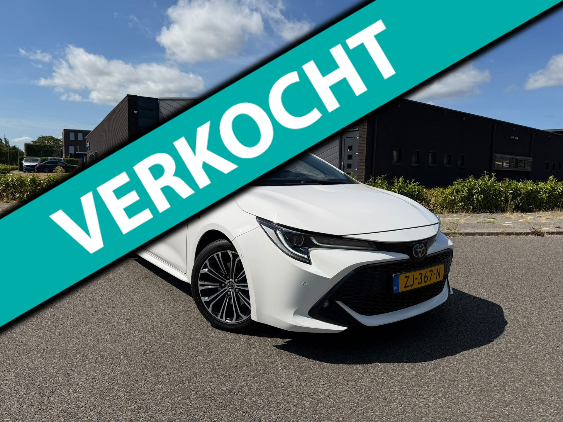 Toyota Corolla Touring Sports 2.0 Hybrid Style | Panoramadak | Camera | Navigatie | Lichtmetalen-Velgen | Trekhaak | LED