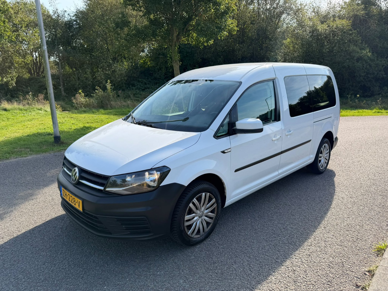 Volkswagen Caddy Maxi 2.0 TDI Trendline 5p | Export foto 3